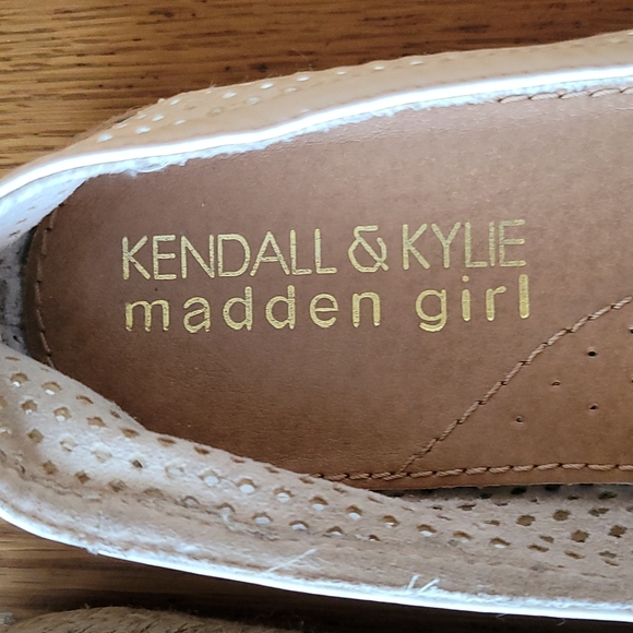 Kendall & Kylie Madden Girl sz 6 black/white flats - Picture 7 of 7